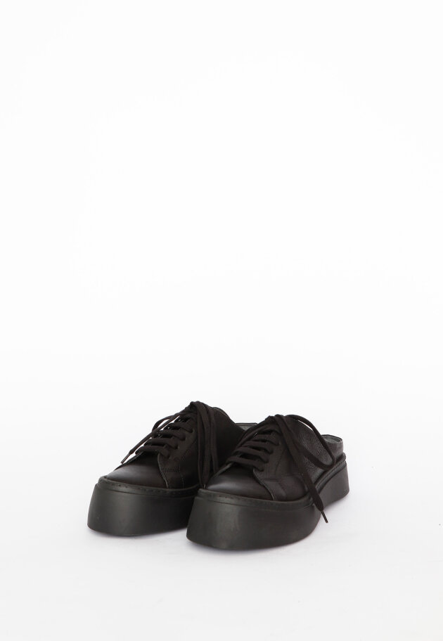 Lofina - A shoe without a heel cap.