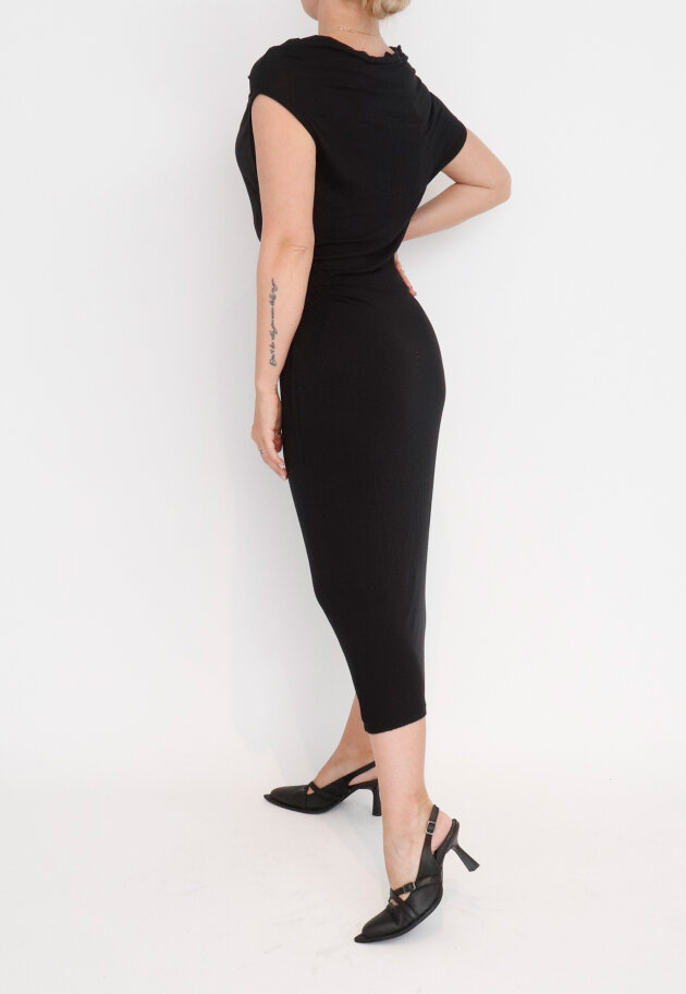 Sort Aarhus - Tight fit dress with wrinkle details