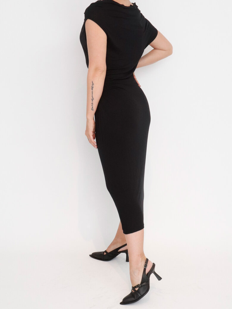 Sort Aarhus - Tight fit dress with wrinkle details