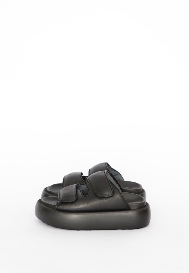 Lofina - Sandal with Velcro closure