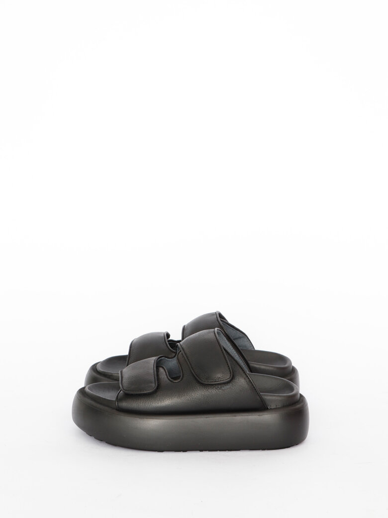 Lofina - Sandal with Velcro closure