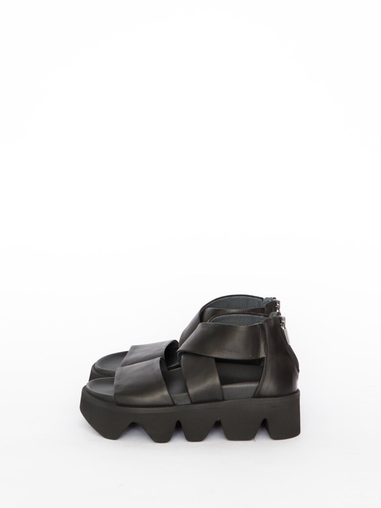 Lofina - Sandal with a zipper.