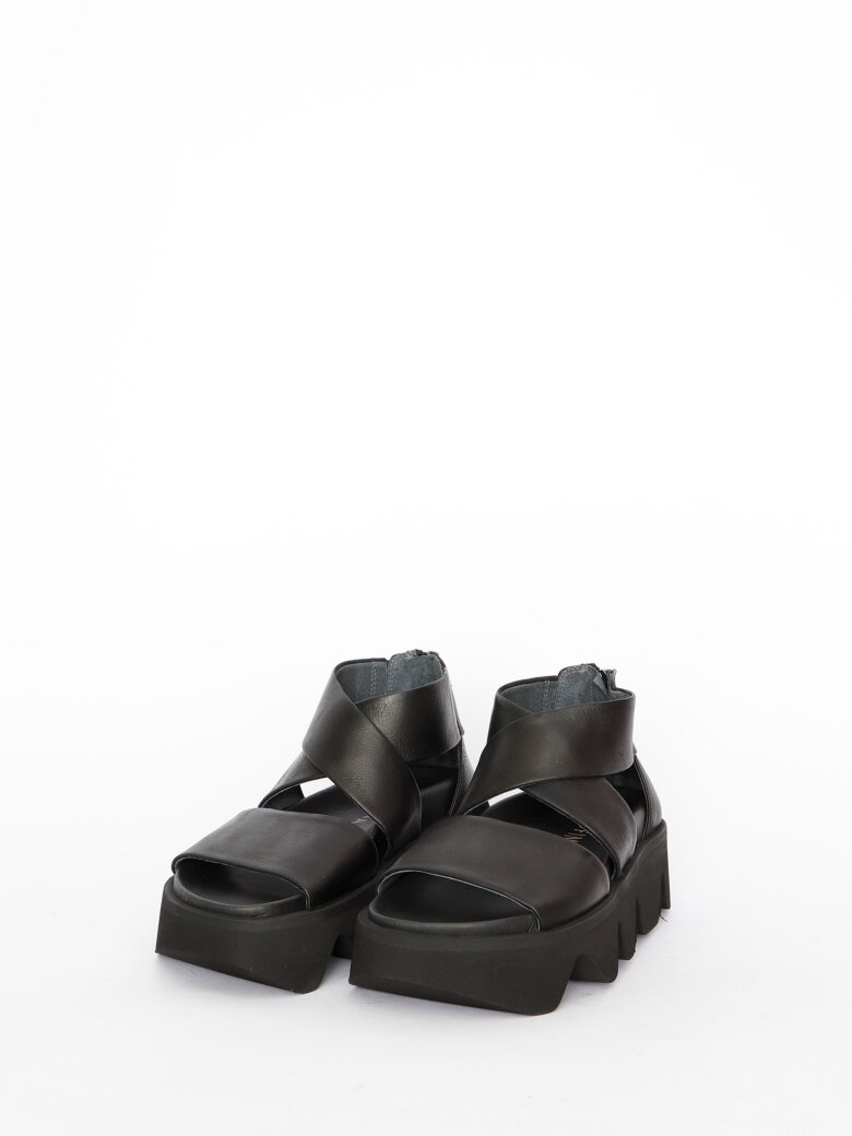 Lofina - Sandal with a zipper.