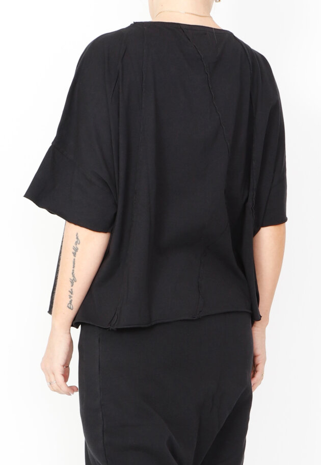 Sort Aarhus - Asymmetrical and raw t-shirt