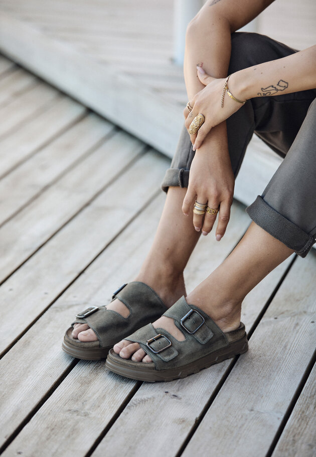 Lofina - Sandal with footbed sole and buckles