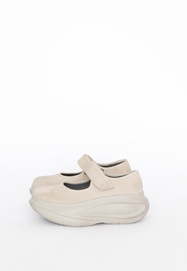 Lofina - Open shoes with velcro closure.