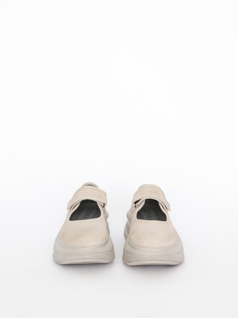 Lofina - Open shoes with velcro closure.