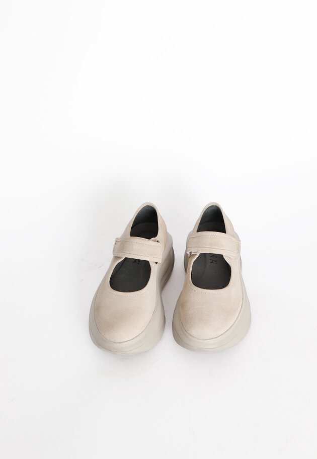 Lofina - Open shoes with velcro closure.