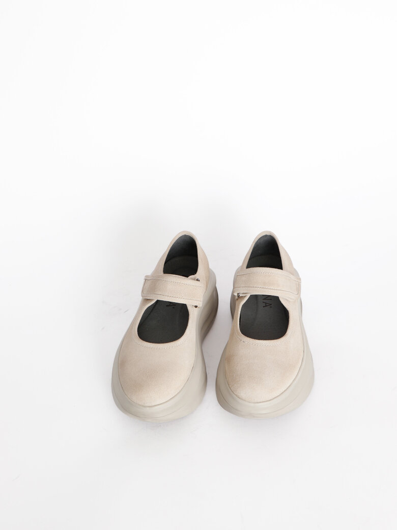 Lofina - Open shoes with velcro closure.